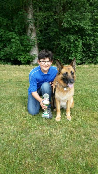 Yassin mit Nelly von Carmens Ranch -unser jugendliches Mitglied bestand seine erste Hundesportprüfung mit Erfolg!